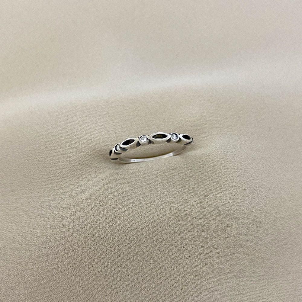 Anél Vazado com detalhes Zircônia