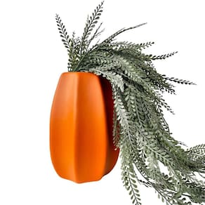 Vaso centro de mesa laranja moderno com planta caída