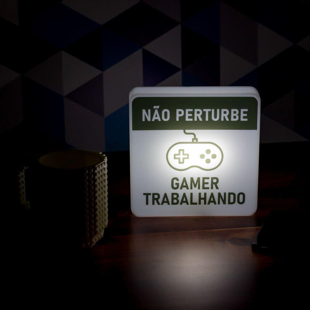 Luminária Slim Box Gamer Trabalhando