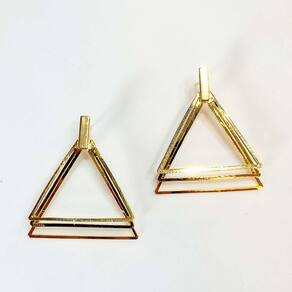 Brinco Triângulo Tridimensional - Banhado em Ouro 18k