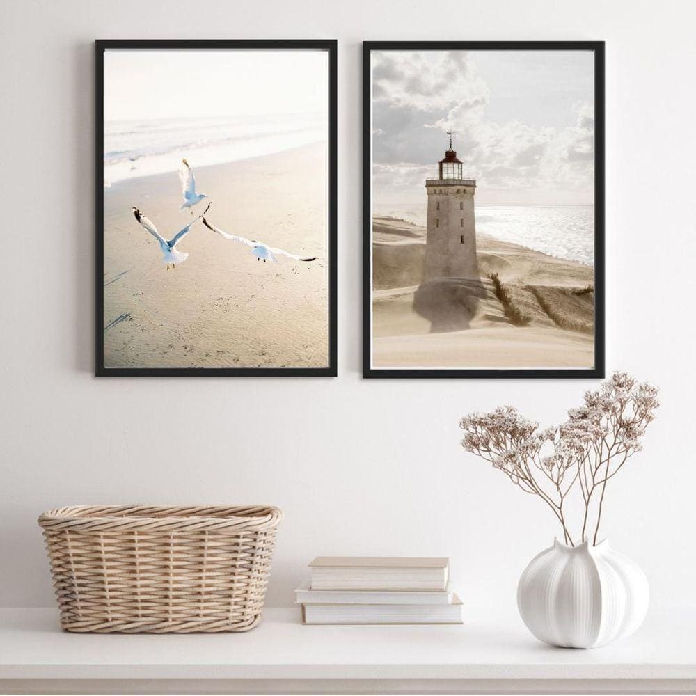 Kit 2 Quadros Praia Branco E Bege- Gaivotas E Farol 24X18Cm