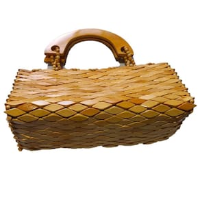 Bolsa Artesanal Peças Madeira Envernizada Clara, Alça Curta