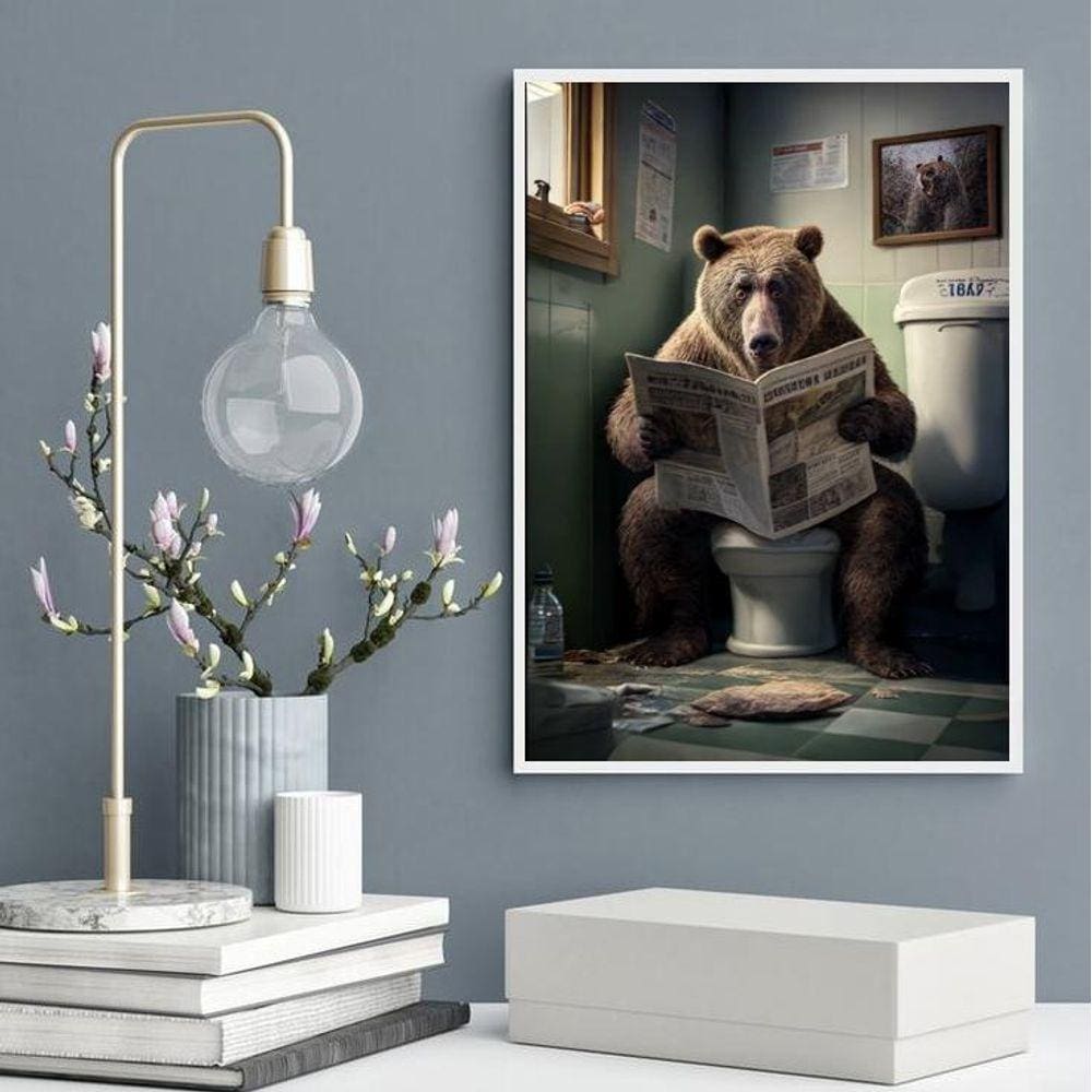 Quadro Urso No Banheiro Lendo Jornal 45X34Cm - Com Vidro