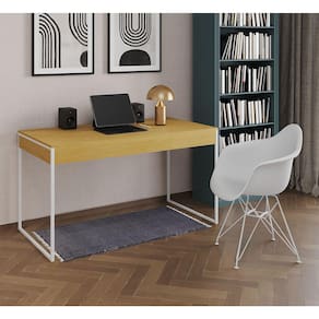 Escrivaninha Industrial Office Estudo Malta Canela 137x53cm com 1 Poltrona Branca Eames Eiffel Base