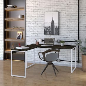 Mesa de Escritório em L Estilo Industrial 150x150cm Kuadra Carvalho Dark / Est.Branca