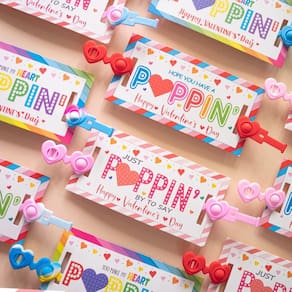 Presentes de Dia dos Namorados — pacote de 24 cartões com pulseiras Heart Pop