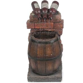 Fonte de água, resina, garrafa de vinho e barril, madeira rústica