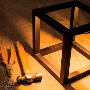 Abajur Led Cubo Bivolt em Alumínio Irmãos Decoração Preto