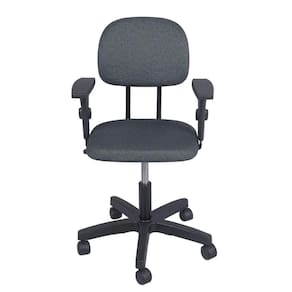 Cadeira secretaria com regulagem de altura com braço L duplo base com rodízio tecido cinza/preto