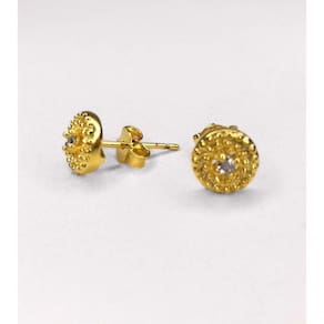 Brinco Círculo Pequeno Com Zircônia Central Folheado Em Ouro