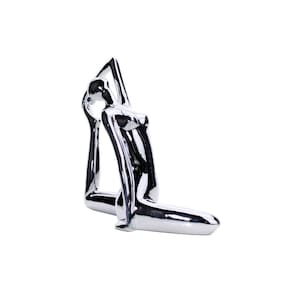 Escultura Yoga Prata em Porcelana Pose Pombo Rei 22x20 cm - D`Rossi