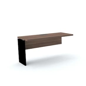 Mesa de Escritório Complemento 134 x 60 cm com Caixa de Tomada PE40 em MDP Cor Walnut Base Preta
