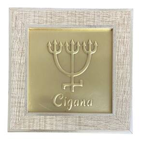 Quadro Cigana Dourada Madeira Carvalho e Metal 13 x13 cm