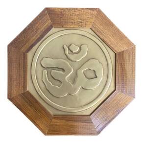 Quadro Símbolo Do Om Madeira Imbuia Oitavado E Metal 18 Cm
