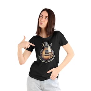 Camiseta Feminina Sou Uma Louca Com Uma Guitarra Na Mão Rock