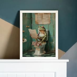 Quadro Perereca No Banheiro Lendo Jornal 45X34Cm - Com Vidro