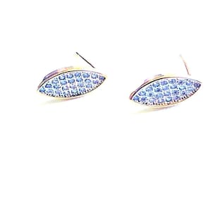 Brinco Oval Pedras Brancas E Zircônias Folheado Ouro 18K
