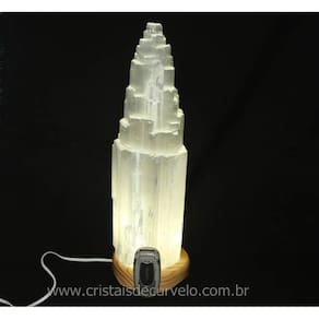Luminária Torre de Selenita Branca Entalhada na Pedra LS5784