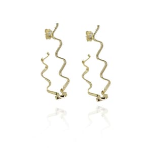 Brinco Argola Forma De J Trabalhada Folheado Em Ouro 18k [F027]
