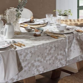 Toalha De Mesa Naturalle Prática 2,20X2,20M Dente De Leão