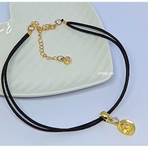 Colar Cordão Camurça Feminino com Pingente Chapéu Dourado Folheado Ouro / Choker Couro Mulher Peoa Country Tendência