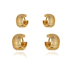 Duo De Argolas Grossas Trabalhadas Folheado Em 18K