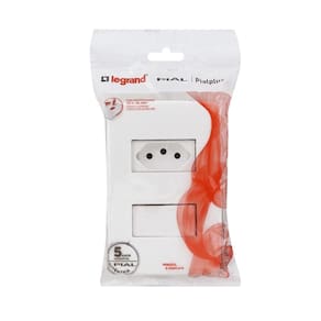 Conjunto interruptor + tomada 10a pial plus 615074 legrand