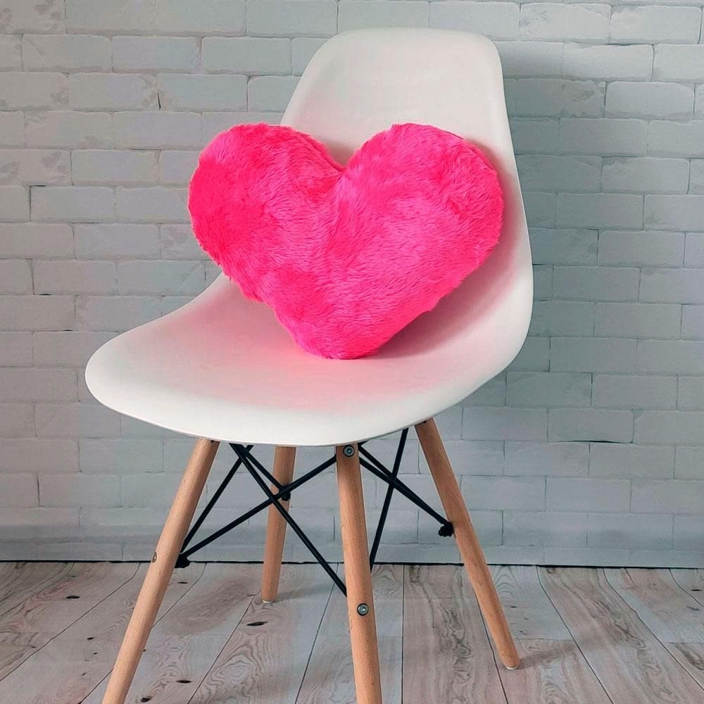 Almofada de coração pelúcia pelo curto pink para decoração