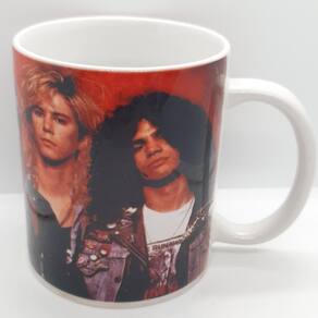 Caneca Banda Guns In Rose Em Porcelana 325 Ml