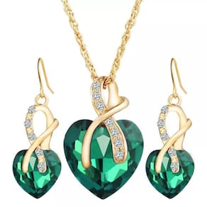 Conjunto de colar e brincos formato de coração verde