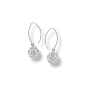 Brincos: argolas de prata com pingente de strass branco