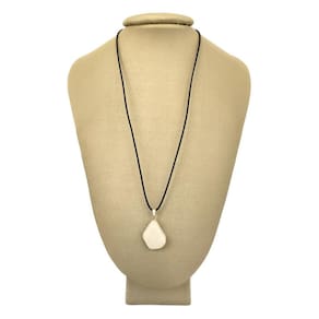 Colar em couro grego e prata quartzo branco - p. vecchio