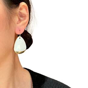 Brinco Feminino Dourado e Branco Oval Luxo Tendência