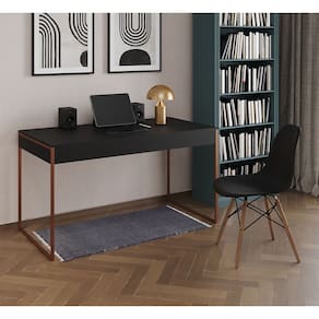 Mesa de Escritório Industrial Malta Preta 137x53cm Base Cobre com 1 Cadeira Preta Eames Eiffel Madei