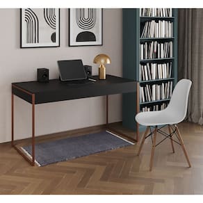 Mesa de Escritório Industrial Malta Preta 137x53cm Base Cobre com 1 Cadeira Branca Eames Eiffel Made