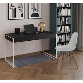 Mesa de Escritório Industrial Malta Preta 137x53cm Base Ferro Branco com 1 Cadeira Branca Eames Eiff