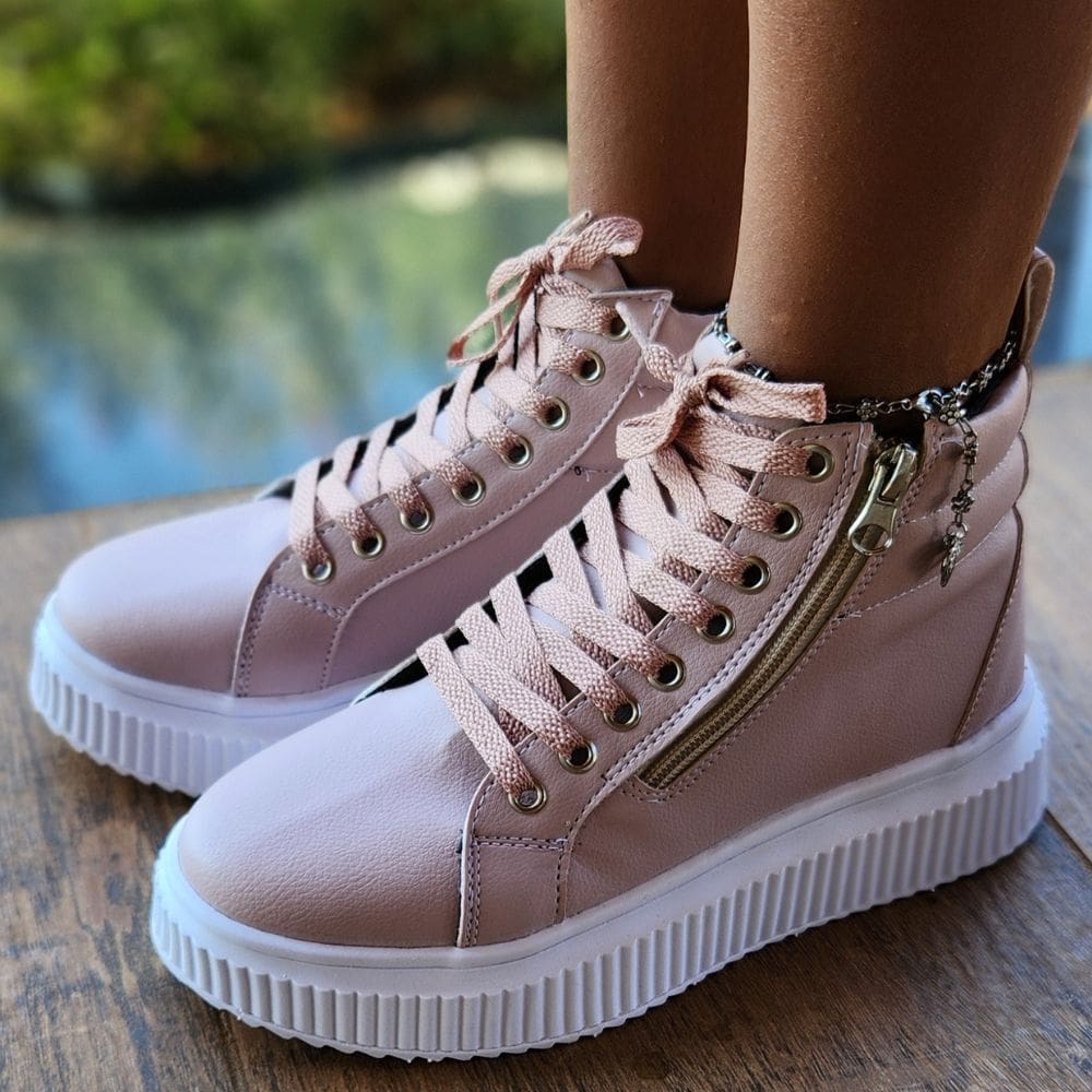 Tenis Feminino Rosa com Solado tratorado Plataforma. Botinha Feminina Sola Alta.