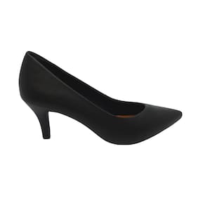 Sapato Scarpin Preto Salto Fino Baixo em Couro Usaflex