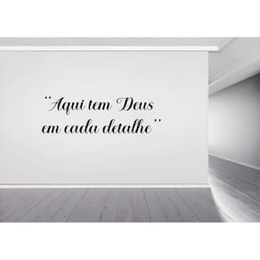 Adesivo De Parede Frase Aqui Tem Deus Mod02
