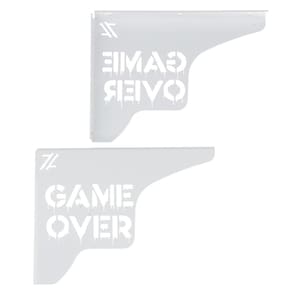Mãos Francesas Brancas 20cm Game Over Decorativa em Aço para Prateleira Zarg