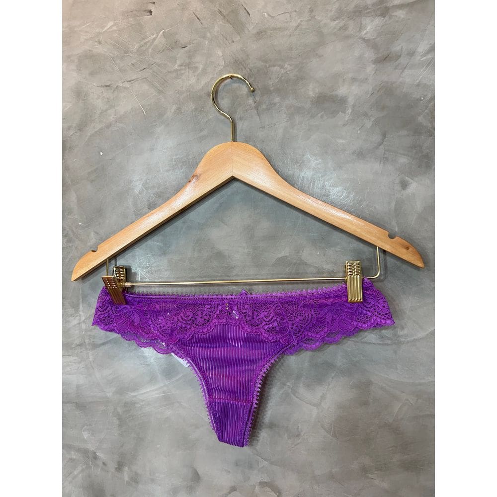 Calcinha Fio dental em tule roxa , sexy e sensual, romantica com lateral larga em renda