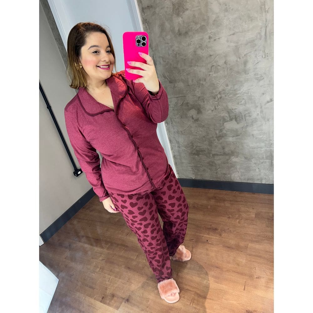Pijama Manga Longa Delicado Verm de coração com blusa de botão em poliester e algodão, ótima para cirurgia ou amamentaçã