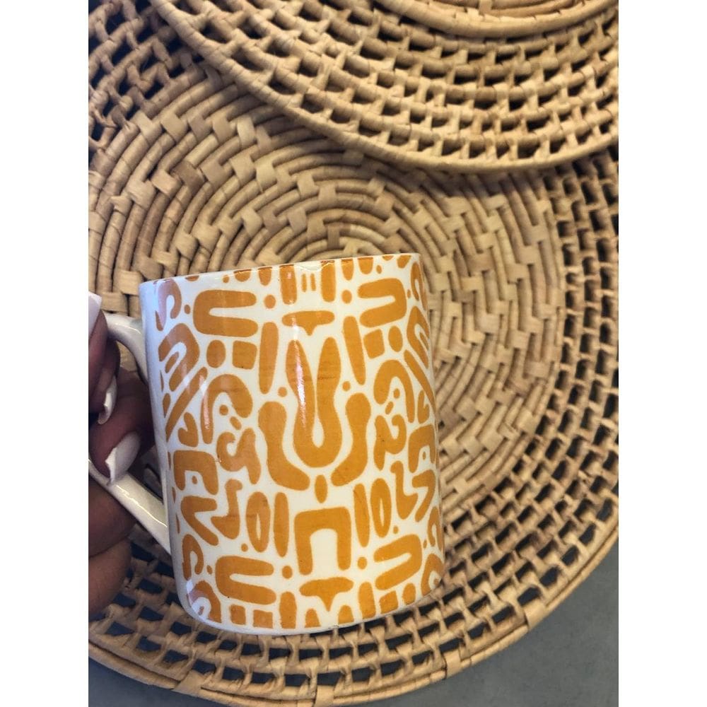 Caneca Zoe em ceramica 330ml cor amarela