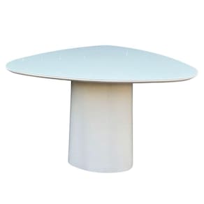 Mesa De Jantar Cone Orgânica Redonda 140x144 Cm Laqueado Off White
