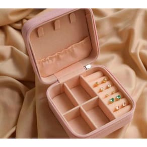 Kit Dia a Dia Porta Jóias + 5 Pares de Brincos Banhado a Ouro 18k