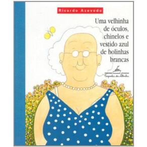 Uma Velhinha De Óculos, Chinelos E Vestido Azul De Bolinha Brancas