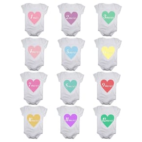 Kit body bebê mesversario manga curta estampa corações 12 bodies 1 a 12 meses