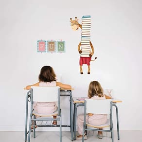 Adesivo De Parede Dona Girafa E Seus Livros