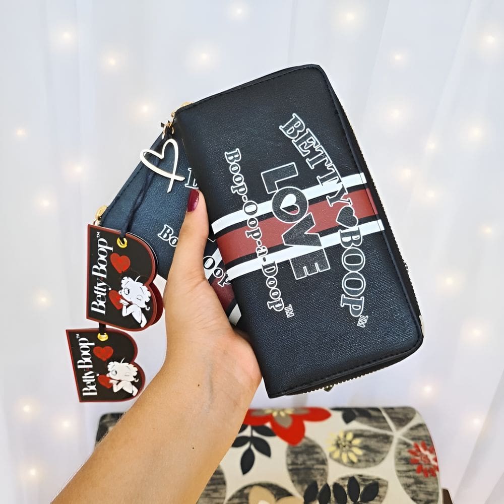 Carteira Feminina de mao coleçao Love