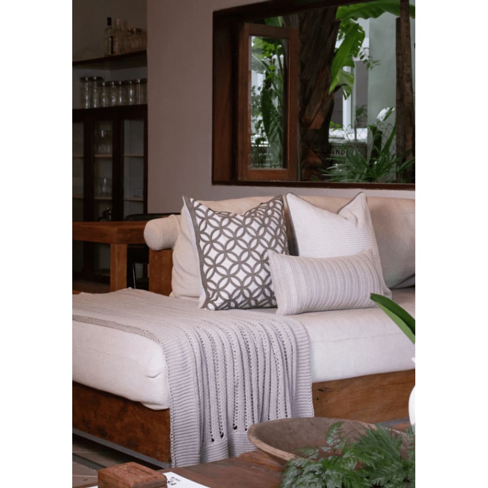 Kit Almofadas Trabalhada em Tons Neutros